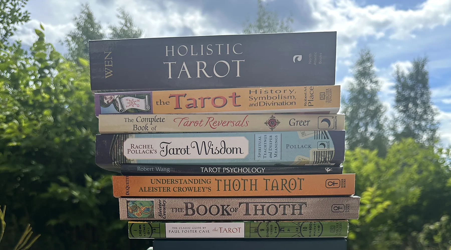 De bästa tarotböckerna för fördjupning