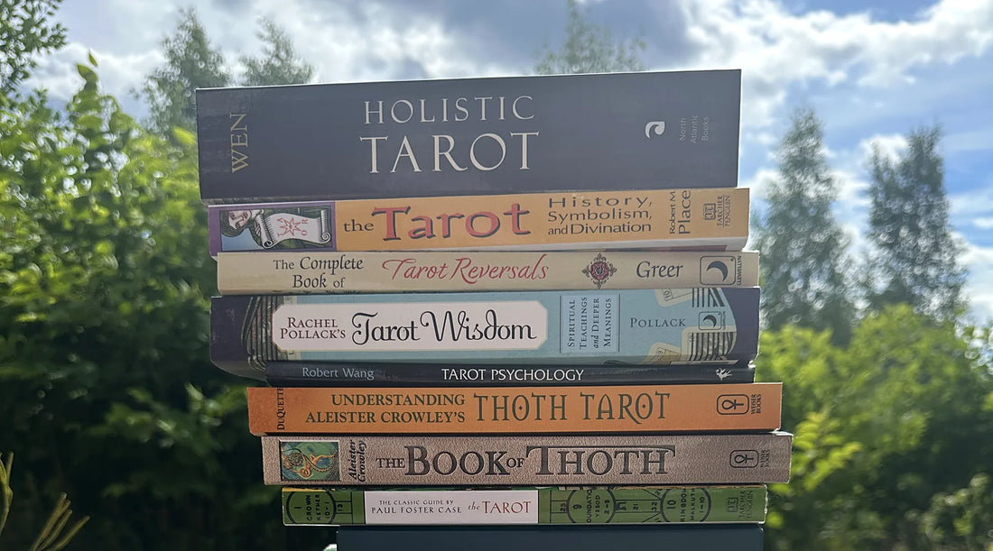 De bästa tarotböckerna för fördjupning