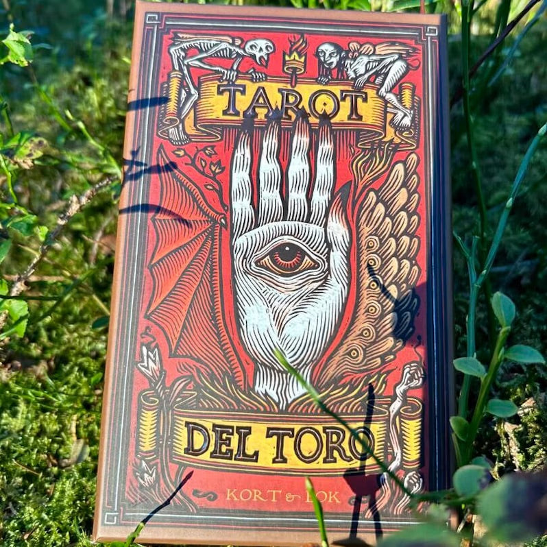 Tarot del Toro: kort och bok